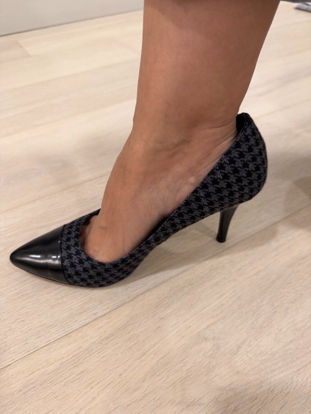 Adrienne Vittadini Houndstooth Pointed Toe Stiletto Pumps Black Gray 8.5